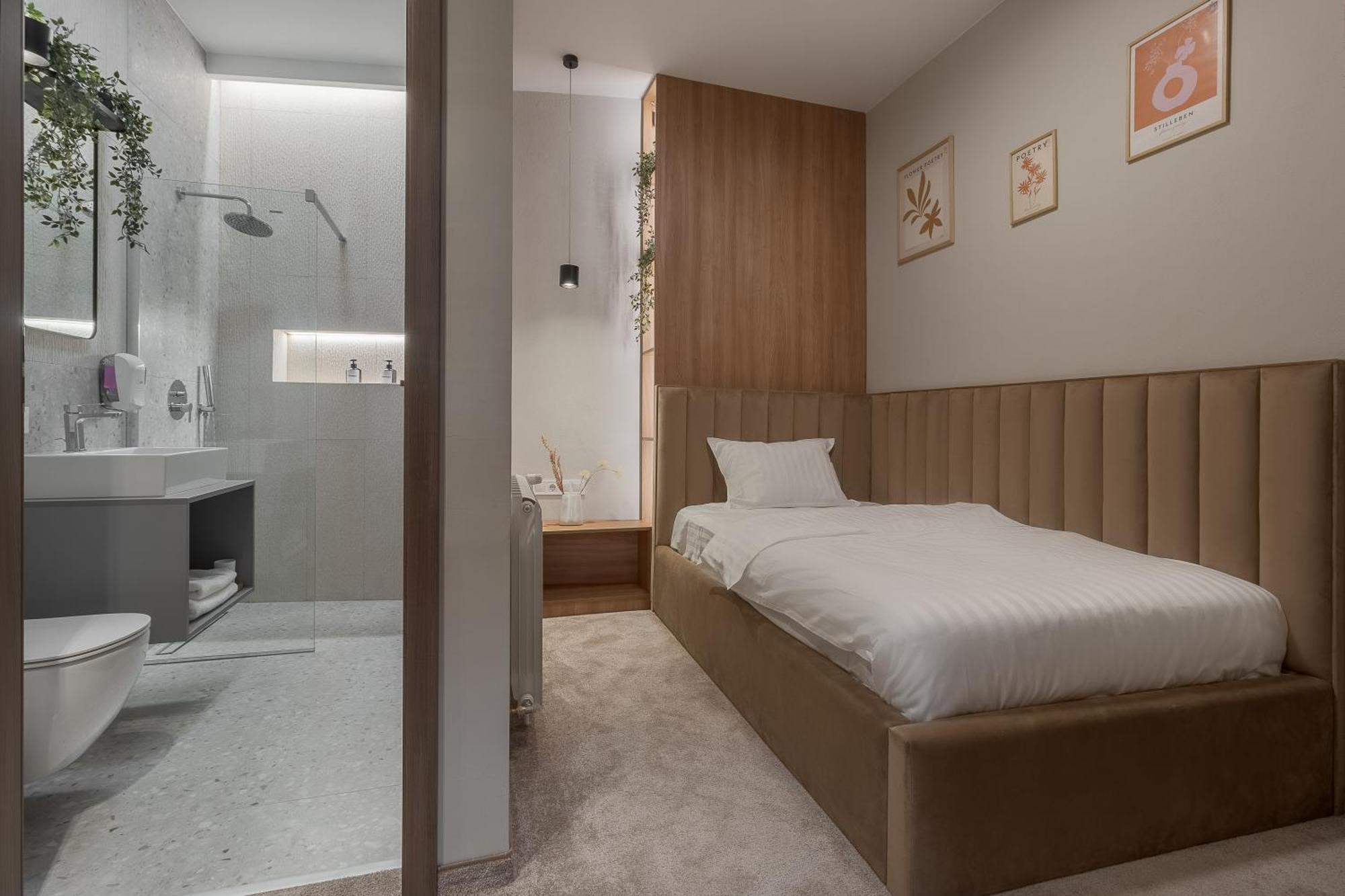 Oasis Rooms Oradea Exteriör bild