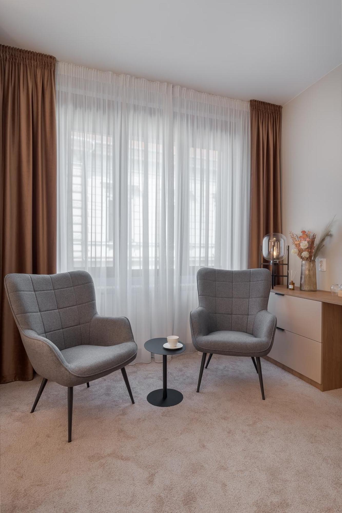 Oasis Rooms Oradea Exteriör bild