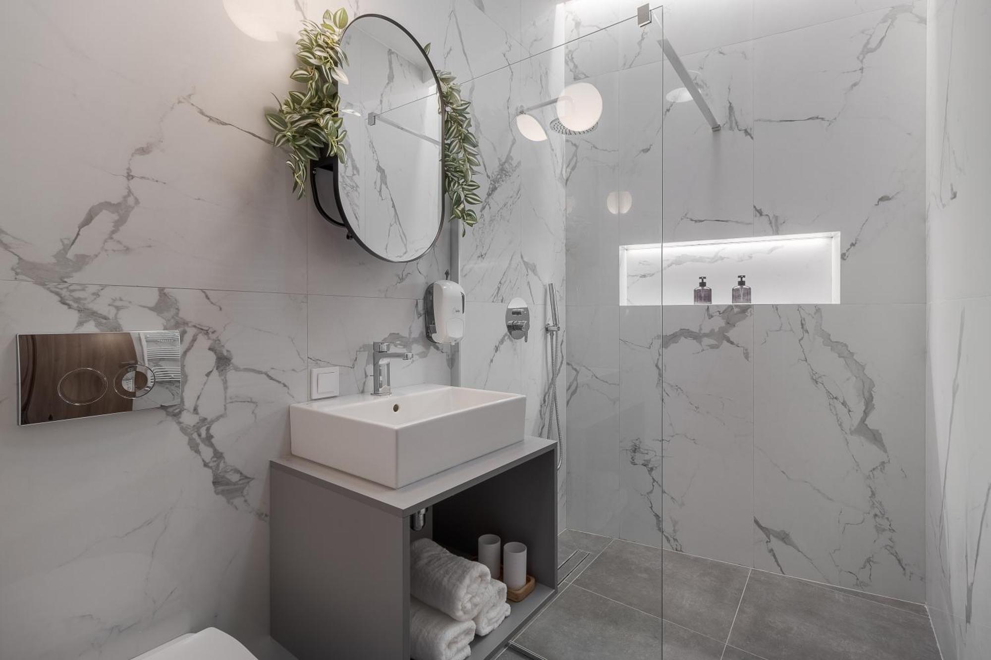 Oasis Rooms Oradea Exteriör bild