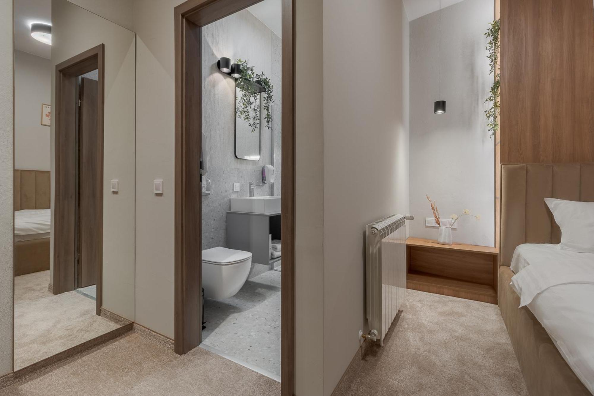 Oasis Rooms Oradea Exteriör bild